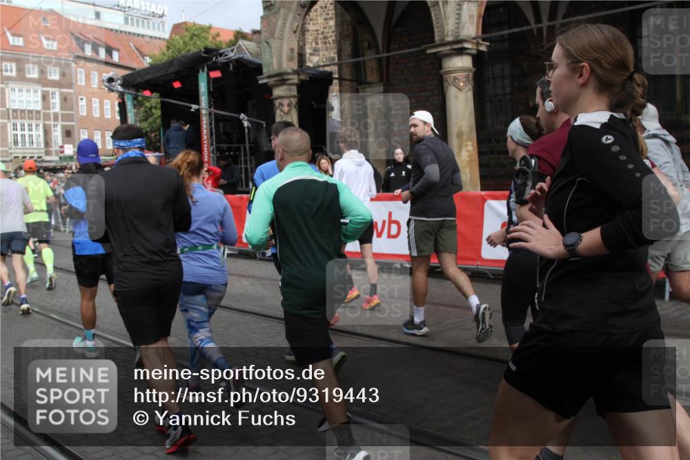 05.10.2025 - 20. swb-Marathon Bremen Yannick Fuchs http://msf.ph/oto/9319443 05.10.2025 11:36:34 Ziel  meine-sportfotos.de