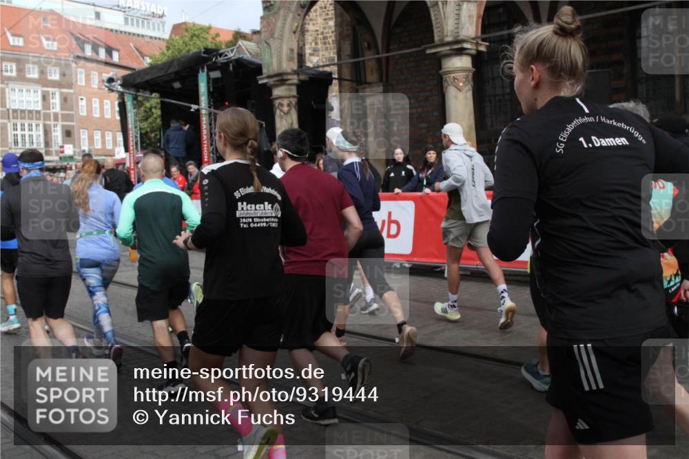 05.10.2025 - 20. swb-Marathon Bremen Yannick Fuchs http://msf.ph/oto/9319444 05.10.2025 11:36:35 Ziel  meine-sportfotos.de