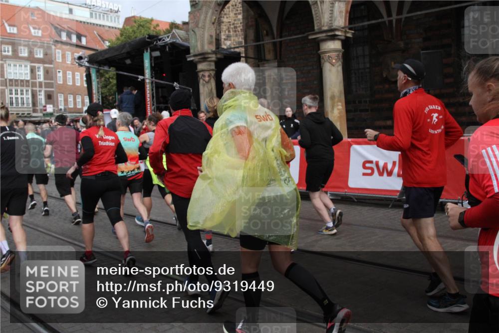 05.10.2025 - 20. swb-Marathon Bremen Yannick Fuchs http://msf.ph/oto/9319449 05.10.2025 11:36:37 Ziel  meine-sportfotos.de