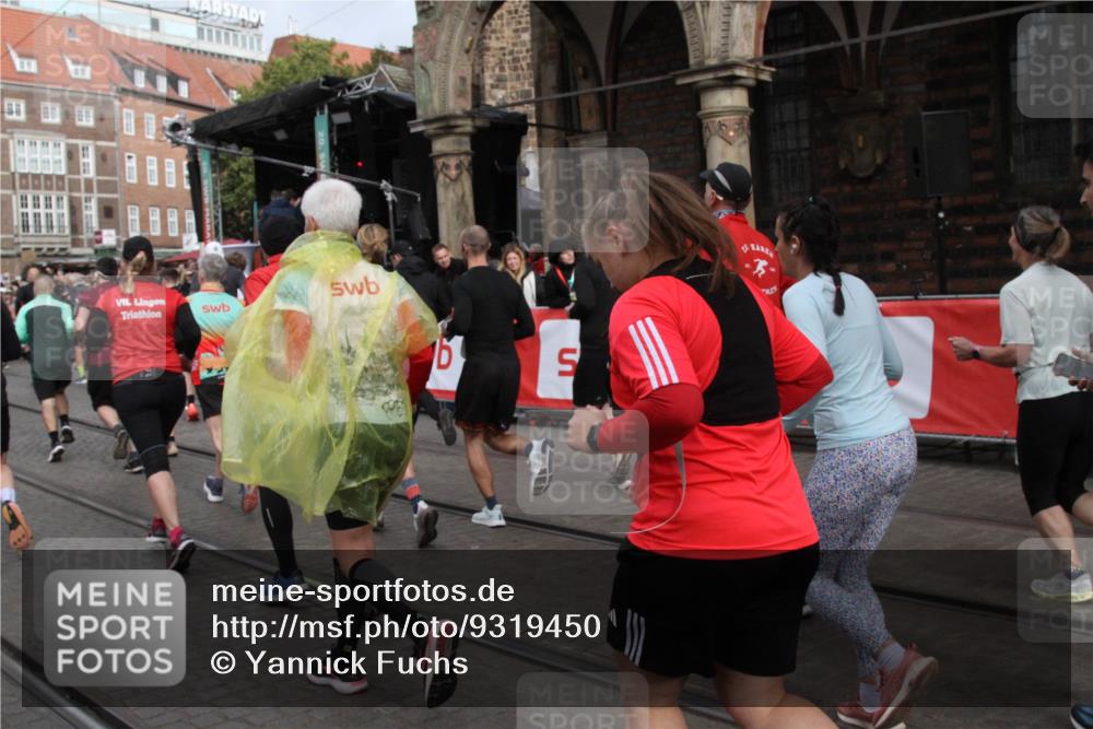 05.10.2025 - 20. swb-Marathon Bremen Yannick Fuchs http://msf.ph/oto/9319450 05.10.2025 11:36:37 Ziel  meine-sportfotos.de