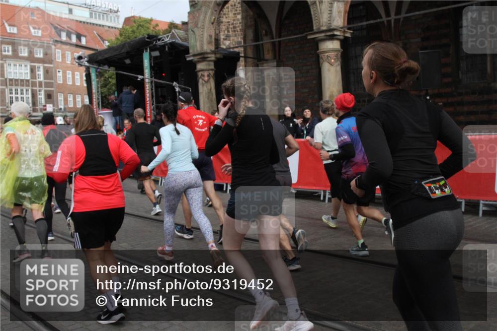 05.10.2025 - 20. swb-Marathon Bremen Yannick Fuchs http://msf.ph/oto/9319452 05.10.2025 11:36:38 Ziel  meine-sportfotos.de