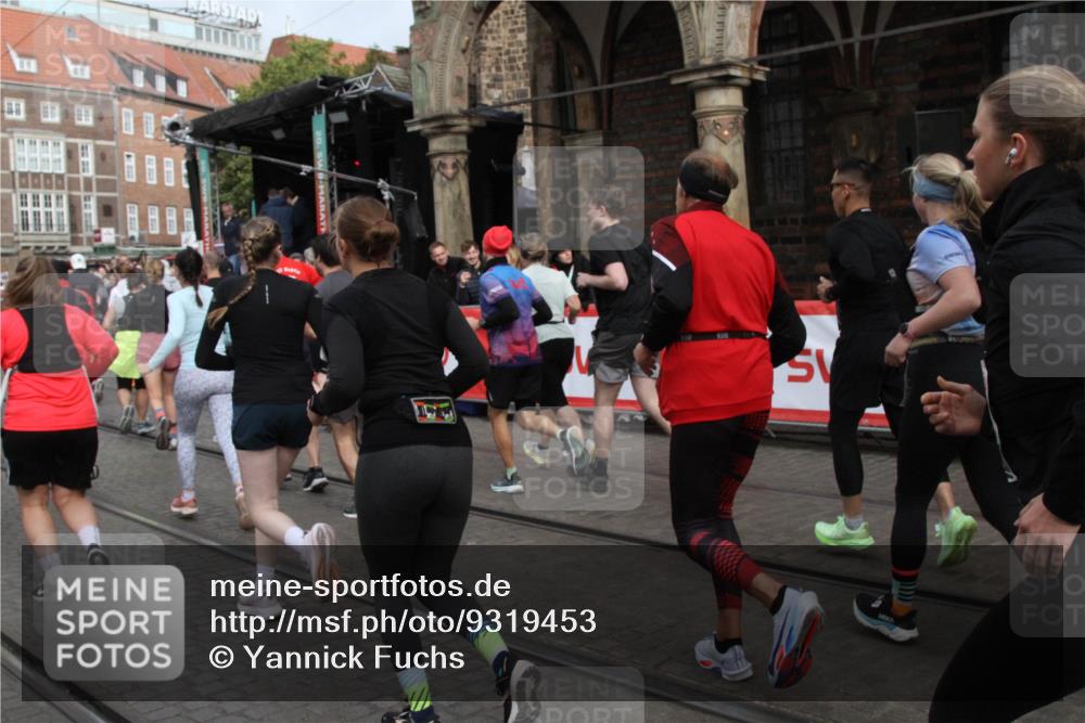 05.10.2025 - 20. swb-Marathon Bremen Yannick Fuchs http://msf.ph/oto/9319453 05.10.2025 11:36:38 Ziel  meine-sportfotos.de