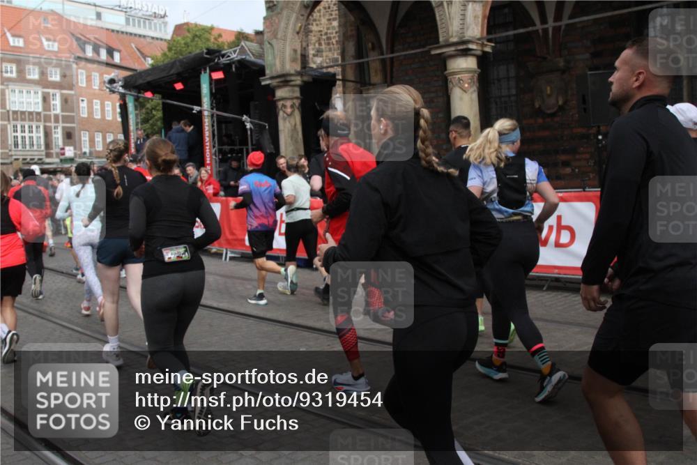 05.10.2025 - 20. swb-Marathon Bremen Yannick Fuchs http://msf.ph/oto/9319454 05.10.2025 11:36:39 Ziel  meine-sportfotos.de