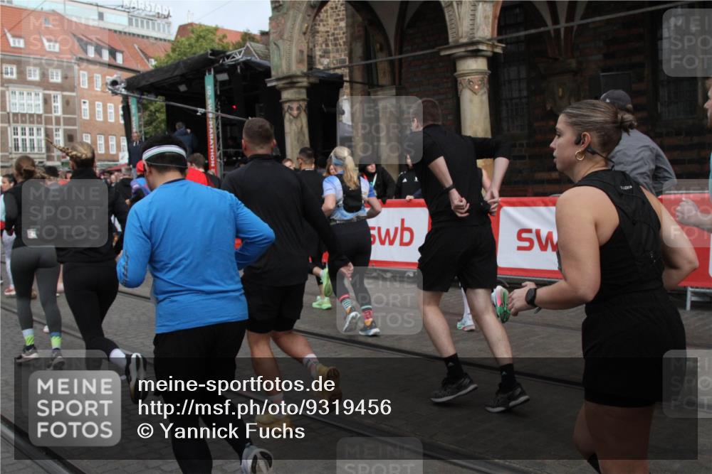 05.10.2025 - 20. swb-Marathon Bremen Yannick Fuchs http://msf.ph/oto/9319456 05.10.2025 11:36:40 Ziel  meine-sportfotos.de