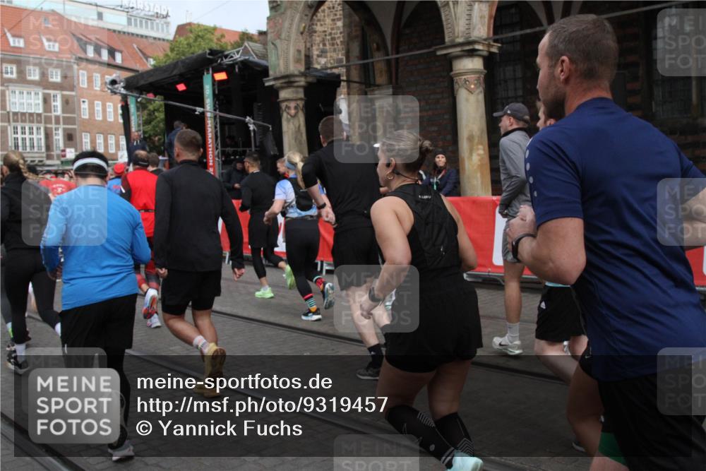 05.10.2025 - 20. swb-Marathon Bremen Yannick Fuchs http://msf.ph/oto/9319457 05.10.2025 11:36:40 Ziel  meine-sportfotos.de