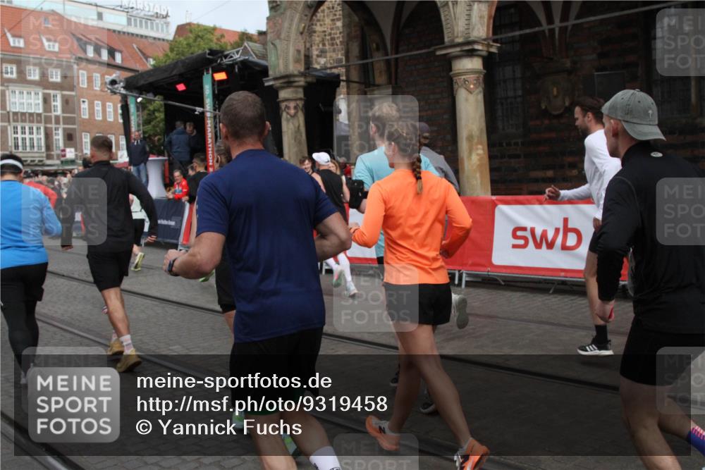 05.10.2025 - 20. swb-Marathon Bremen Yannick Fuchs http://msf.ph/oto/9319458 05.10.2025 11:36:41 Ziel  meine-sportfotos.de