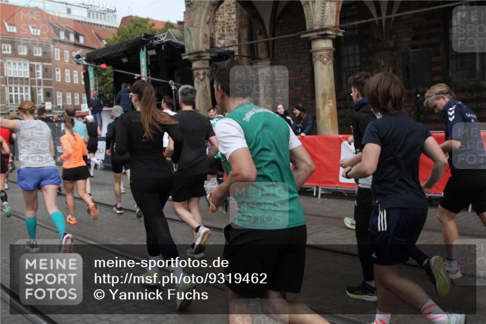 05.10.2025 - 20. swb-Marathon Bremen Yannick Fuchs http://msf.ph/oto/9319462 05.10.2025 11:36:42 Ziel  meine-sportfotos.de