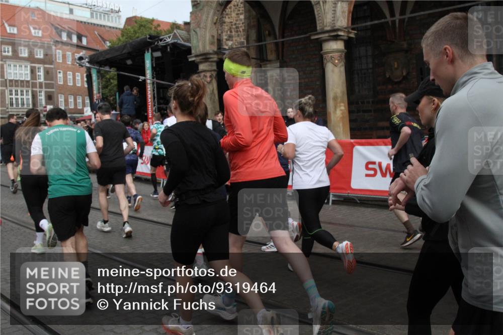 05.10.2025 - 20. swb-Marathon Bremen Yannick Fuchs http://msf.ph/oto/9319464 05.10.2025 11:36:43 Ziel  meine-sportfotos.de