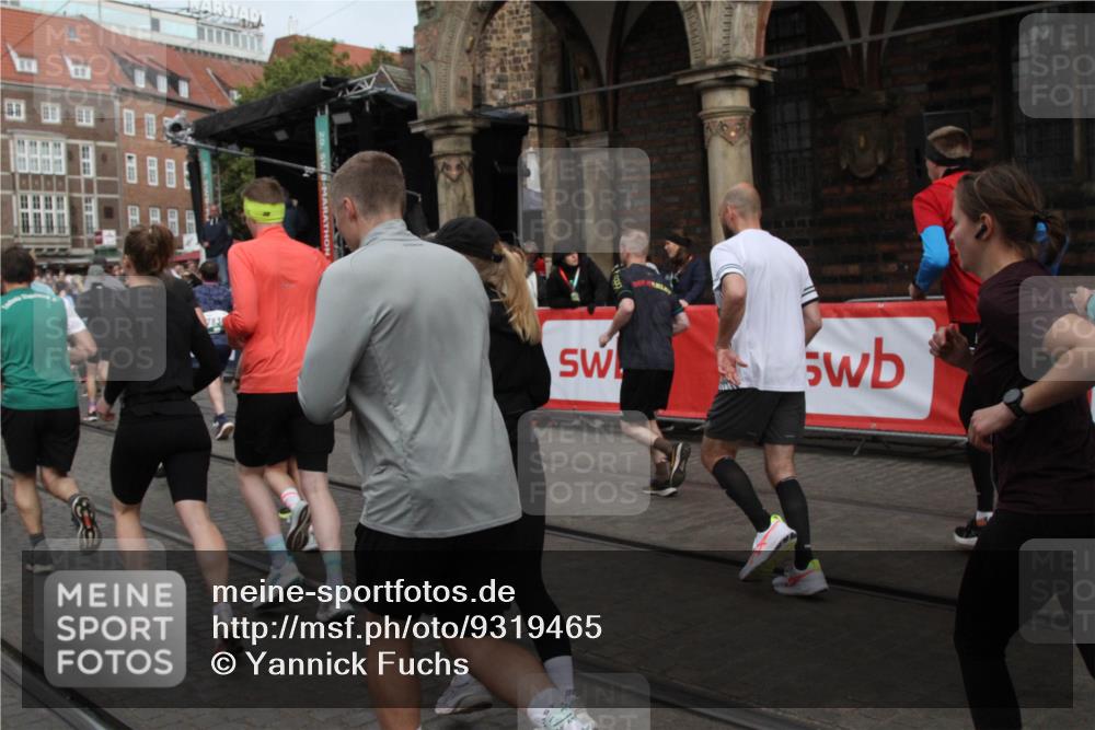 05.10.2025 - 20. swb-Marathon Bremen Yannick Fuchs http://msf.ph/oto/9319465 05.10.2025 11:36:44 Ziel  meine-sportfotos.de