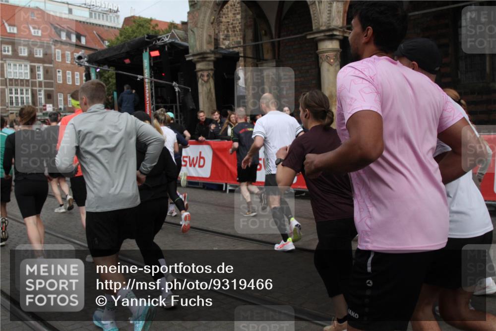 05.10.2025 - 20. swb-Marathon Bremen Yannick Fuchs http://msf.ph/oto/9319466 05.10.2025 11:36:44 Ziel  meine-sportfotos.de
