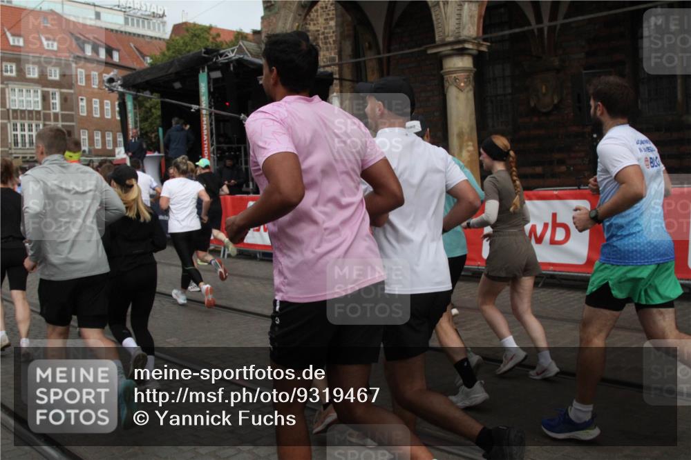 05.10.2025 - 20. swb-Marathon Bremen Yannick Fuchs http://msf.ph/oto/9319467 05.10.2025 11:36:45 Ziel  meine-sportfotos.de