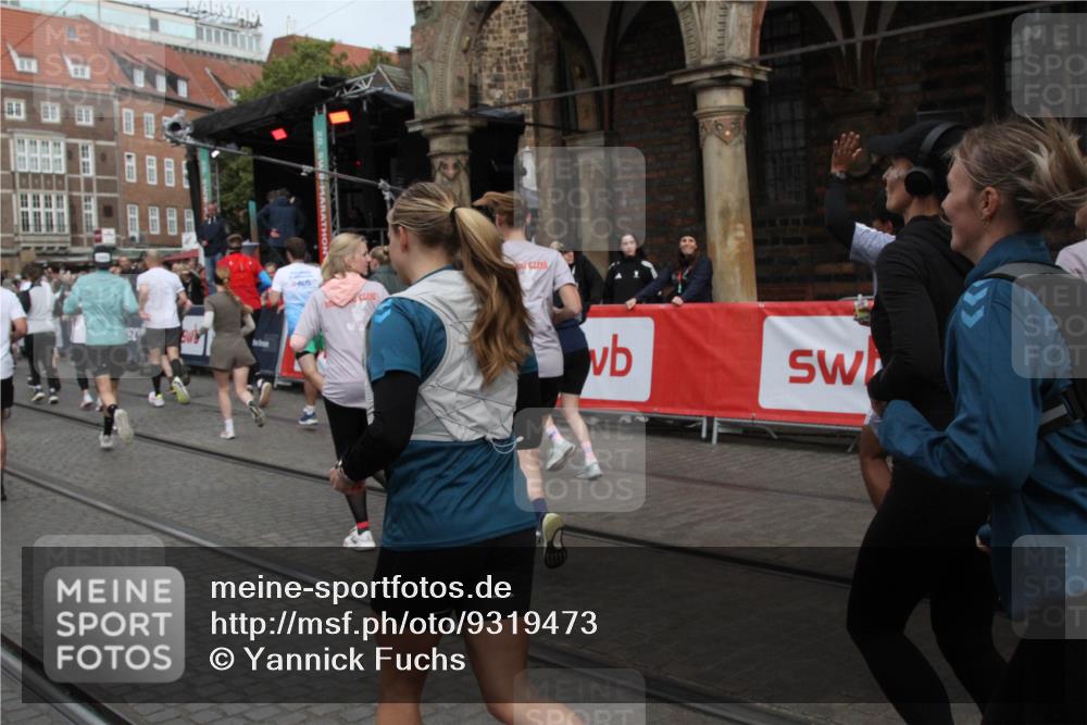 05.10.2025 - 20. swb-Marathon Bremen Yannick Fuchs http://msf.ph/oto/9319473 05.10.2025 11:36:47 Ziel  meine-sportfotos.de