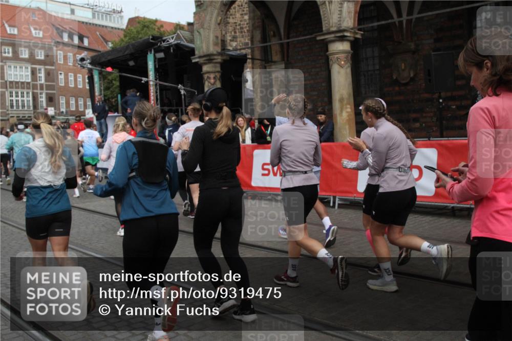 05.10.2025 - 20. swb-Marathon Bremen Yannick Fuchs http://msf.ph/oto/9319475 05.10.2025 11:36:48 Ziel  meine-sportfotos.de