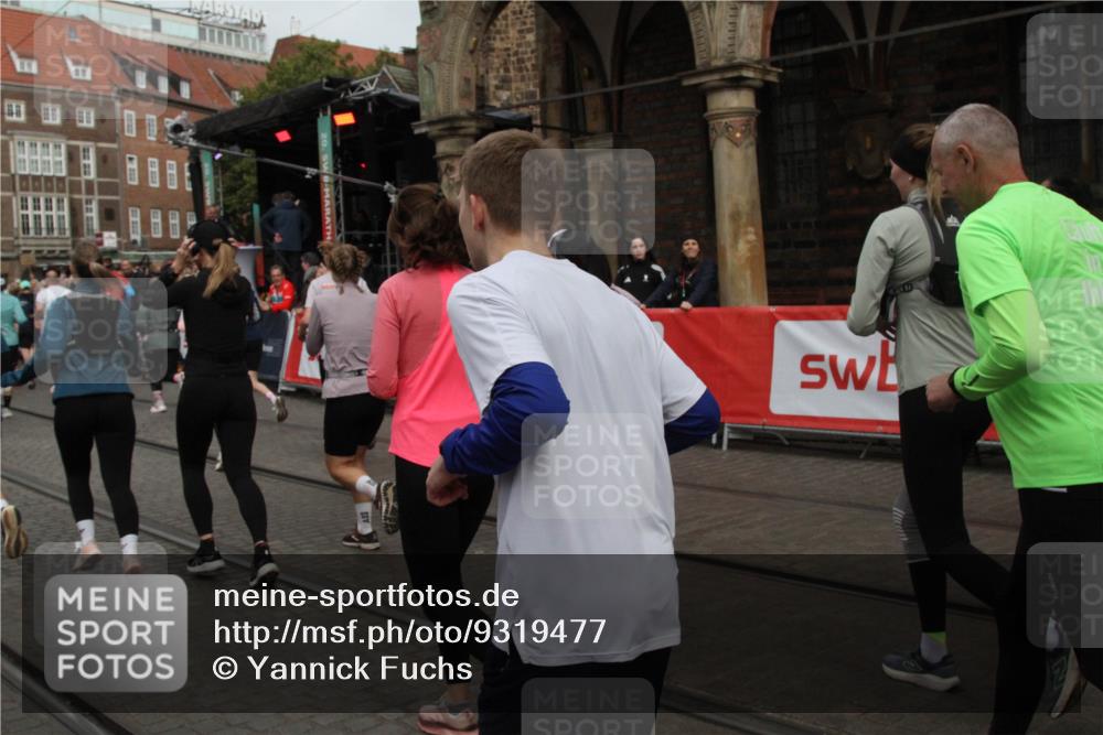 05.10.2025 - 20. swb-Marathon Bremen Yannick Fuchs http://msf.ph/oto/9319477 05.10.2025 11:36:48 Ziel  meine-sportfotos.de