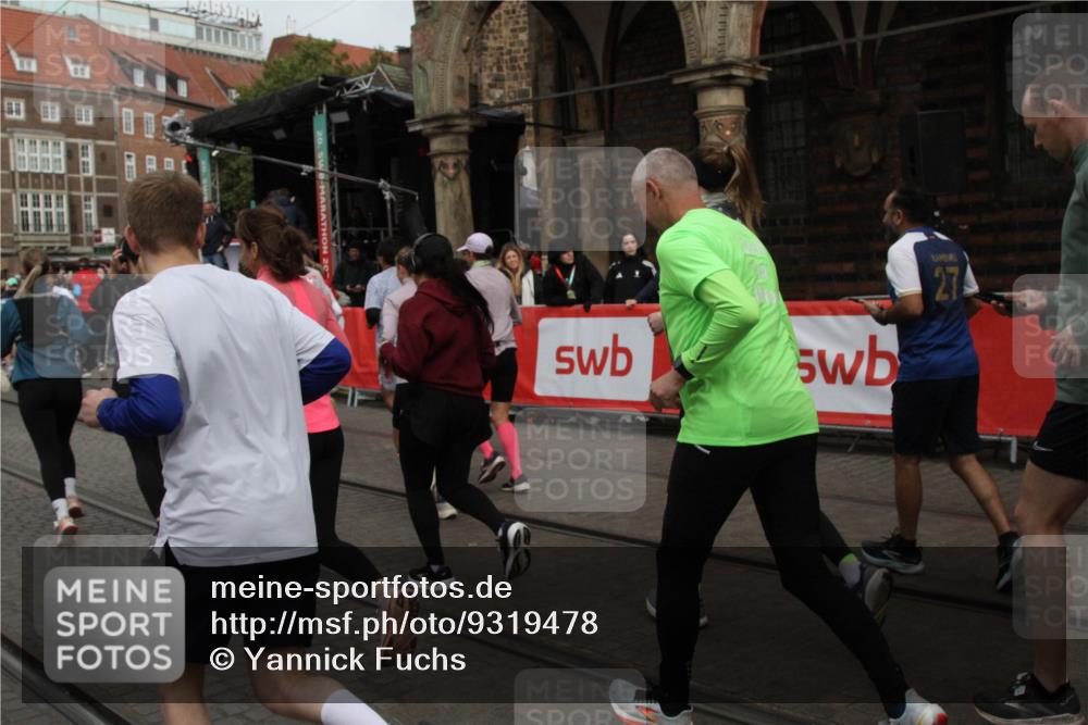 05.10.2025 - 20. swb-Marathon Bremen Yannick Fuchs http://msf.ph/oto/9319478 05.10.2025 11:36:49 Ziel  meine-sportfotos.de