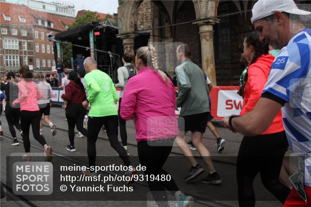 05.10.2025 - 20. swb-Marathon Bremen Yannick Fuchs http://msf.ph/oto/9319480 05.10.2025 11:36:49 Ziel  meine-sportfotos.de