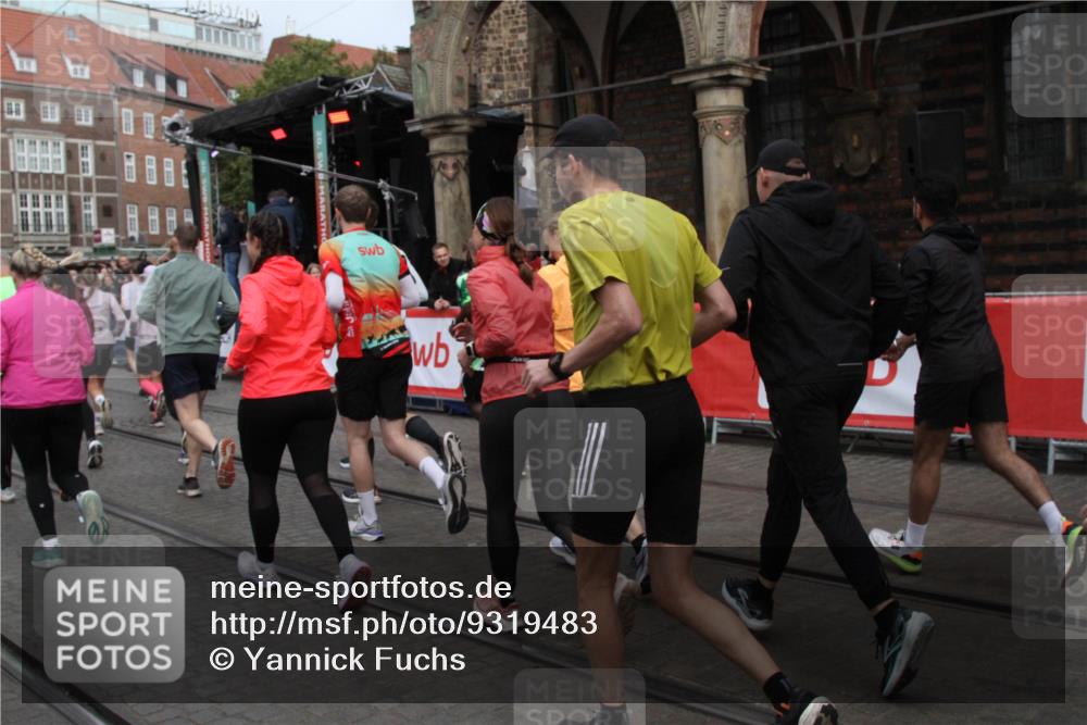 05.10.2025 - 20. swb-Marathon Bremen Yannick Fuchs http://msf.ph/oto/9319483 05.10.2025 11:36:51 Ziel  meine-sportfotos.de