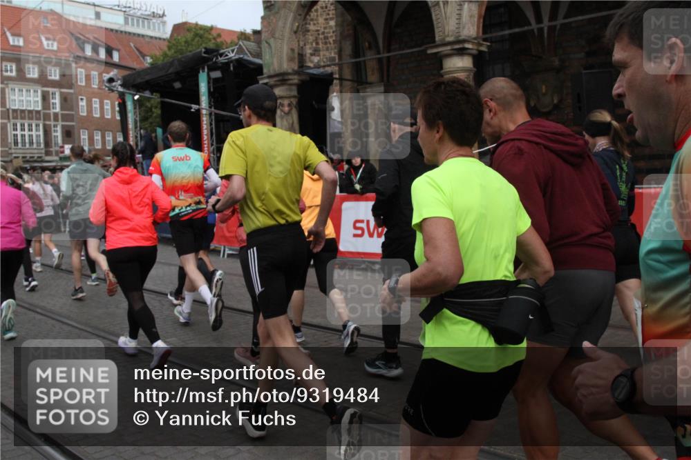 05.10.2025 - 20. swb-Marathon Bremen Yannick Fuchs http://msf.ph/oto/9319484 05.10.2025 11:36:51 Ziel  meine-sportfotos.de