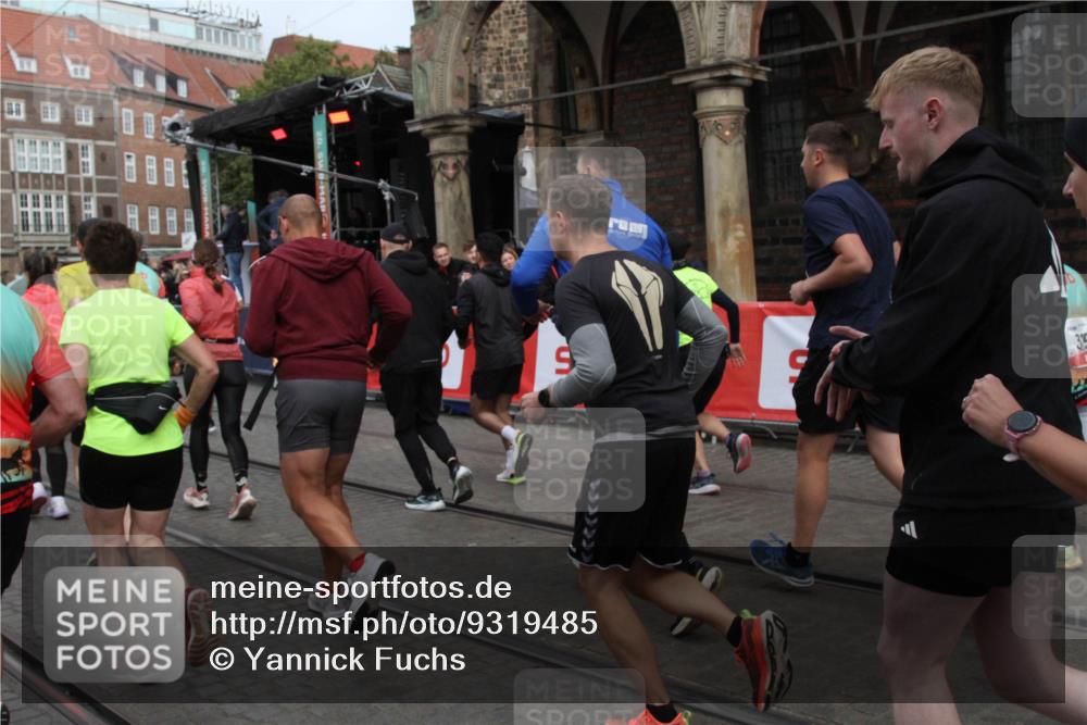 05.10.2025 - 20. swb-Marathon Bremen Yannick Fuchs http://msf.ph/oto/9319485 05.10.2025 11:36:52 Ziel  meine-sportfotos.de