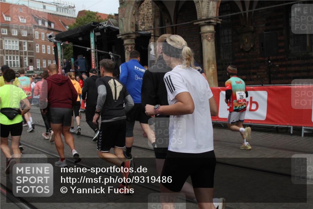 05.10.2025 - 20. swb-Marathon Bremen Yannick Fuchs http://msf.ph/oto/9319486 05.10.2025 11:36:52 Ziel  meine-sportfotos.de