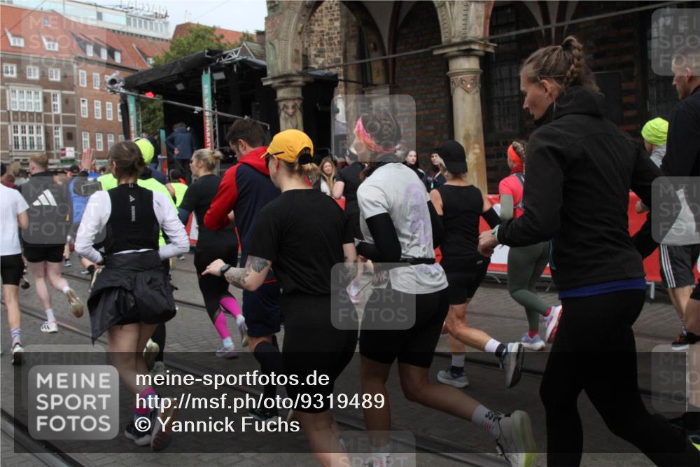 05.10.2025 - 20. swb-Marathon Bremen Yannick Fuchs http://msf.ph/oto/9319489 05.10.2025 11:36:54 Ziel  meine-sportfotos.de
