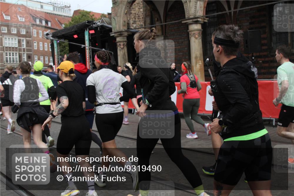 05.10.2025 - 20. swb-Marathon Bremen Yannick Fuchs http://msf.ph/oto/9319490 05.10.2025 11:36:55 Ziel  meine-sportfotos.de