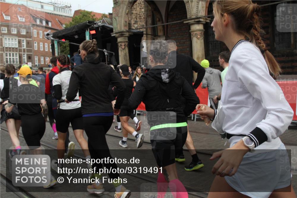05.10.2025 - 20. swb-Marathon Bremen Yannick Fuchs http://msf.ph/oto/9319491 05.10.2025 11:36:55 Ziel  meine-sportfotos.de