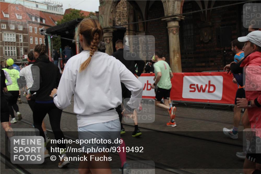 05.10.2025 - 20. swb-Marathon Bremen Yannick Fuchs http://msf.ph/oto/9319492 05.10.2025 11:36:55 Ziel  meine-sportfotos.de