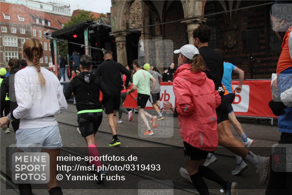 05.10.2025 - 20. swb-Marathon Bremen Yannick Fuchs http://msf.ph/oto/9319493 05.10.2025 11:36:56 Ziel  meine-sportfotos.de