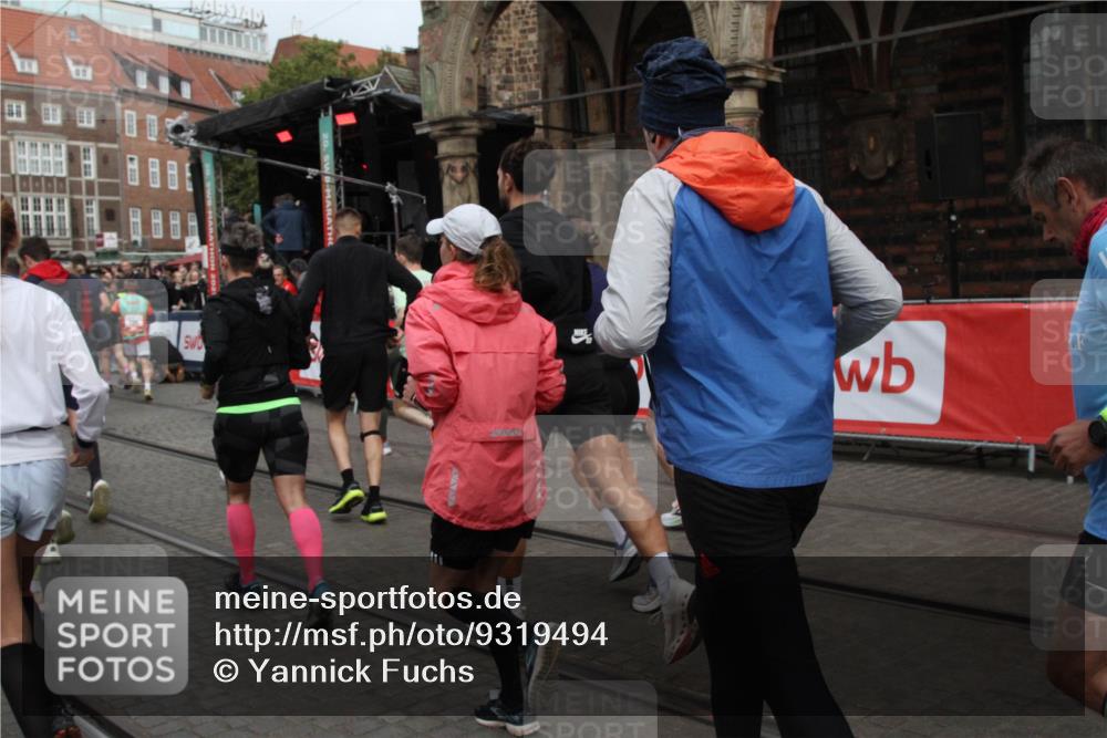 05.10.2025 - 20. swb-Marathon Bremen Yannick Fuchs http://msf.ph/oto/9319494 05.10.2025 11:36:56 Ziel  meine-sportfotos.de