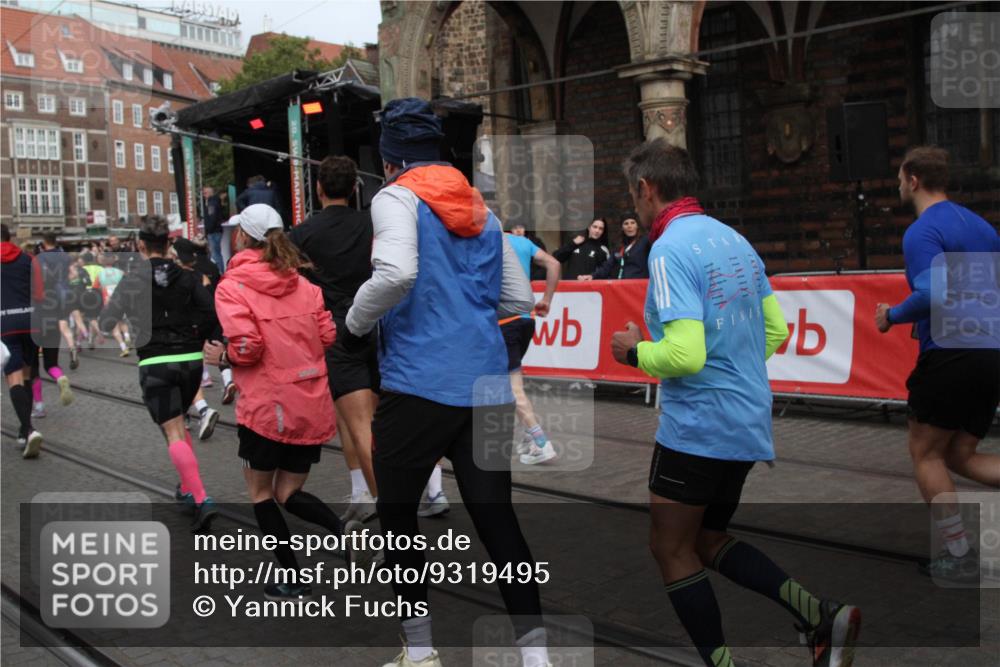 05.10.2025 - 20. swb-Marathon Bremen Yannick Fuchs http://msf.ph/oto/9319495 05.10.2025 11:36:56 Ziel  meine-sportfotos.de