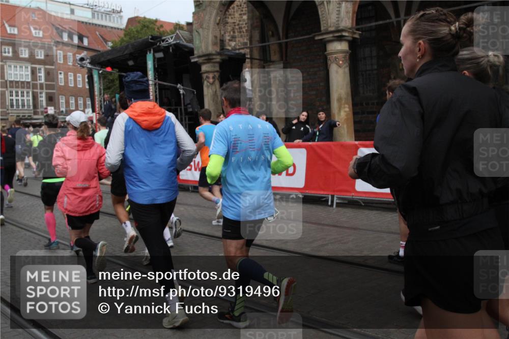 05.10.2025 - 20. swb-Marathon Bremen Yannick Fuchs http://msf.ph/oto/9319496 05.10.2025 11:36:57 Ziel  meine-sportfotos.de