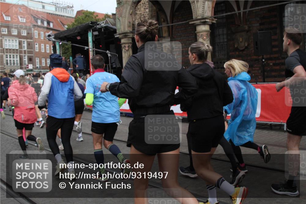 05.10.2025 - 20. swb-Marathon Bremen Yannick Fuchs http://msf.ph/oto/9319497 05.10.2025 11:36:57 Ziel  meine-sportfotos.de