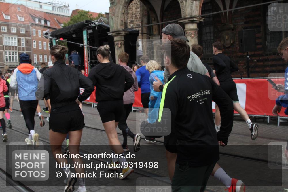 05.10.2025 - 20. swb-Marathon Bremen Yannick Fuchs http://msf.ph/oto/9319498 05.10.2025 11:36:58 Ziel  meine-sportfotos.de