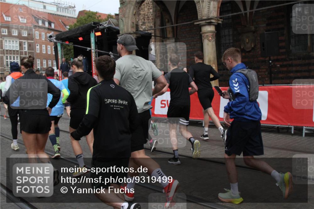 05.10.2025 - 20. swb-Marathon Bremen Yannick Fuchs http://msf.ph/oto/9319499 05.10.2025 11:36:58 Ziel  meine-sportfotos.de