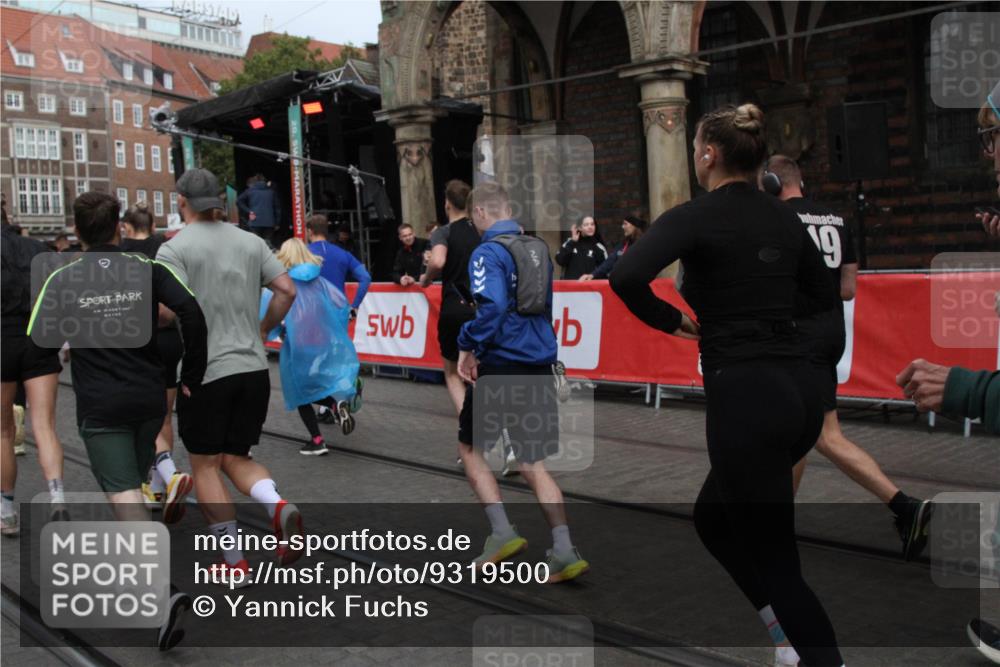 05.10.2025 - 20. swb-Marathon Bremen Yannick Fuchs http://msf.ph/oto/9319500 05.10.2025 11:36:59 Ziel  meine-sportfotos.de