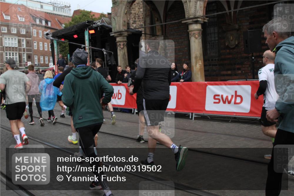 05.10.2025 - 20. swb-Marathon Bremen Yannick Fuchs http://msf.ph/oto/9319502 05.10.2025 11:36:59 Ziel  meine-sportfotos.de