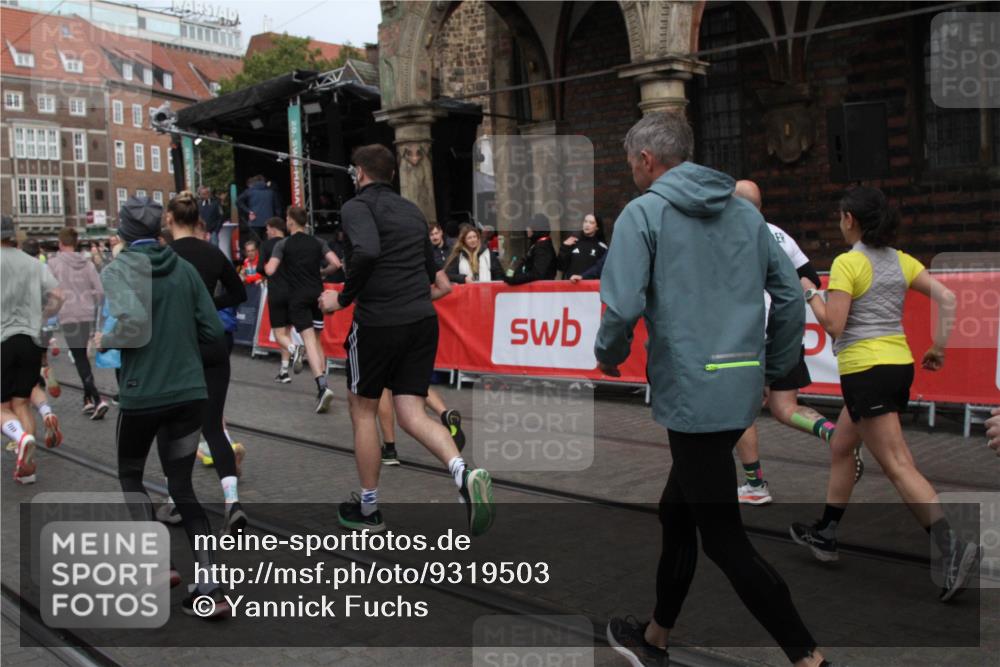 05.10.2025 - 20. swb-Marathon Bremen Yannick Fuchs http://msf.ph/oto/9319503 05.10.2025 11:37:00 Ziel  meine-sportfotos.de