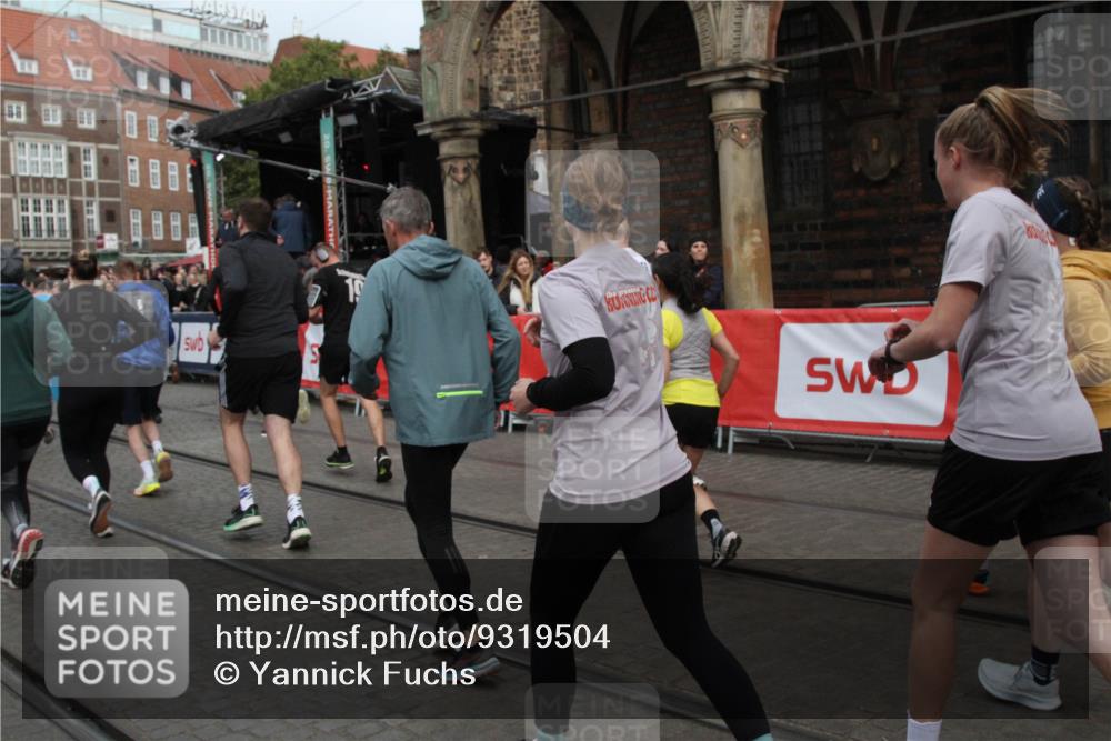 05.10.2025 - 20. swb-Marathon Bremen Yannick Fuchs http://msf.ph/oto/9319504 05.10.2025 11:37:00 Ziel  meine-sportfotos.de
