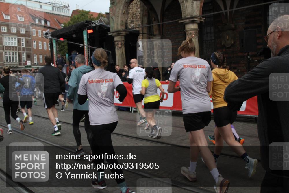 05.10.2025 - 20. swb-Marathon Bremen Yannick Fuchs http://msf.ph/oto/9319505 05.10.2025 11:37:01 Ziel  meine-sportfotos.de