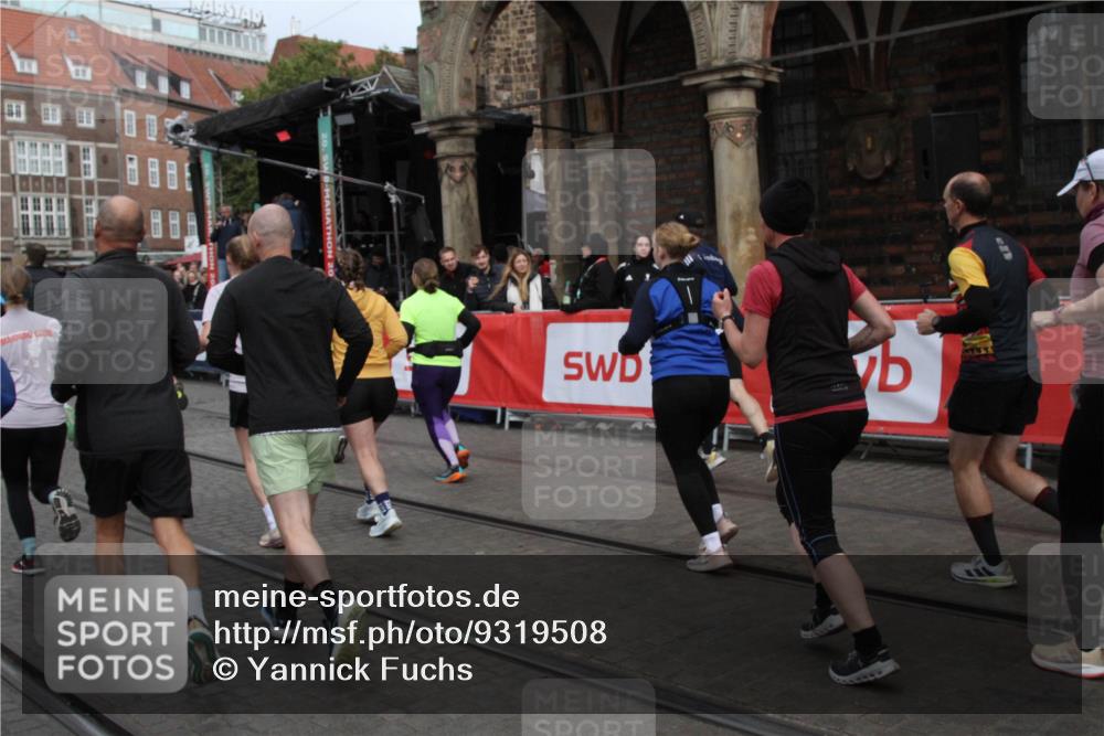 05.10.2025 - 20. swb-Marathon Bremen Yannick Fuchs http://msf.ph/oto/9319508 05.10.2025 11:37:02 Ziel  meine-sportfotos.de