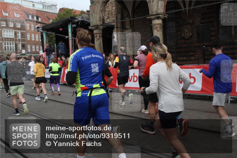05.10.2025 - 20. swb-Marathon Bremen Yannick Fuchs http://msf.ph/oto/9319511 05.10.2025 11:37:03 Ziel  meine-sportfotos.de