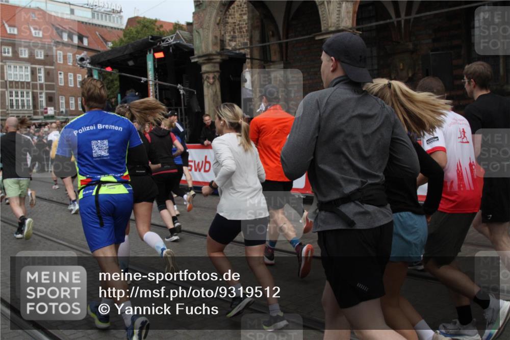 05.10.2025 - 20. swb-Marathon Bremen Yannick Fuchs http://msf.ph/oto/9319512 05.10.2025 11:37:03 Ziel  meine-sportfotos.de