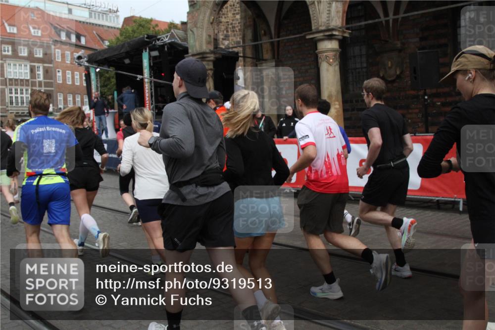 05.10.2025 - 20. swb-Marathon Bremen Yannick Fuchs http://msf.ph/oto/9319513 05.10.2025 11:37:04 Ziel  meine-sportfotos.de