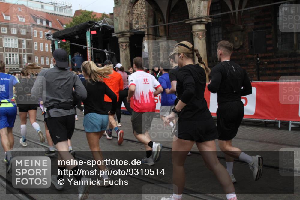05.10.2025 - 20. swb-Marathon Bremen Yannick Fuchs http://msf.ph/oto/9319514 05.10.2025 11:37:04 Ziel  meine-sportfotos.de
