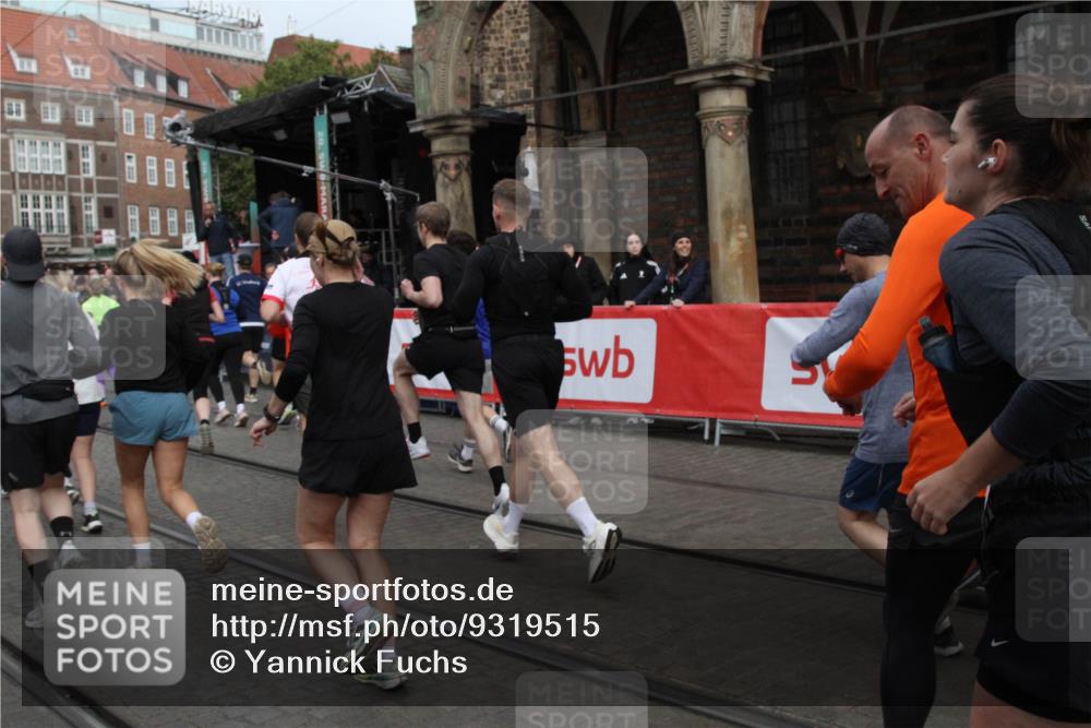 05.10.2025 - 20. swb-Marathon Bremen Yannick Fuchs http://msf.ph/oto/9319515 05.10.2025 11:37:05 Ziel  meine-sportfotos.de