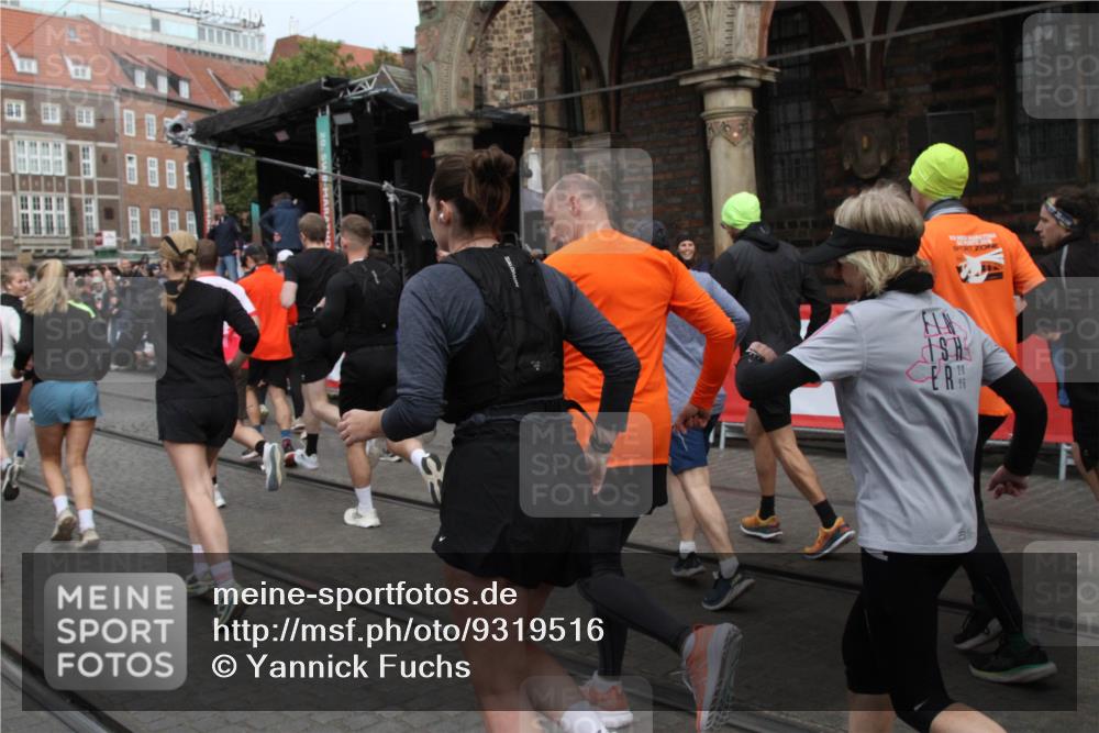 05.10.2025 - 20. swb-Marathon Bremen Yannick Fuchs http://msf.ph/oto/9319516 05.10.2025 11:37:05 Ziel  meine-sportfotos.de