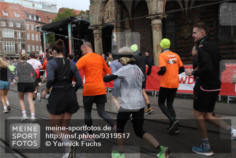 05.10.2025 - 20. swb-Marathon Bremen Yannick Fuchs http://msf.ph/oto/9319517 05.10.2025 11:37:05 Ziel  meine-sportfotos.de