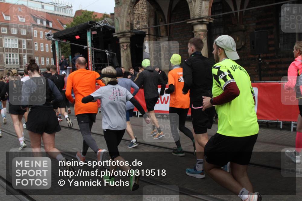 05.10.2025 - 20. swb-Marathon Bremen Yannick Fuchs http://msf.ph/oto/9319518 05.10.2025 11:37:06 Ziel  meine-sportfotos.de