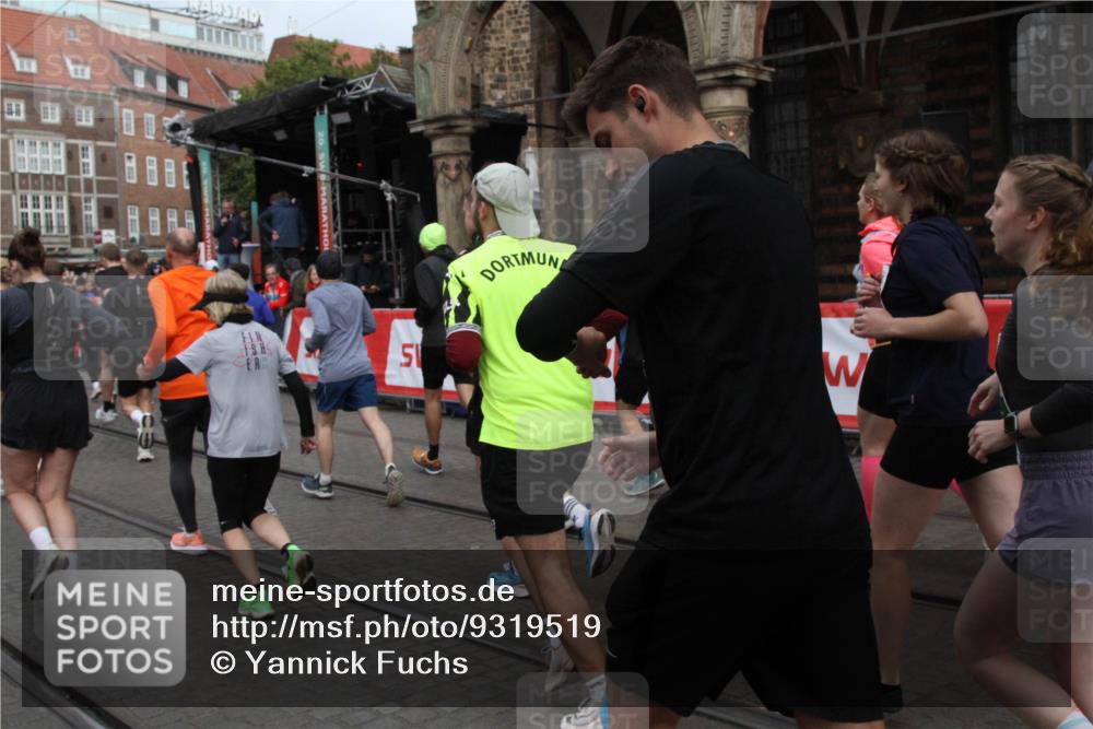 05.10.2025 - 20. swb-Marathon Bremen Yannick Fuchs http://msf.ph/oto/9319519 05.10.2025 11:37:06 Ziel  meine-sportfotos.de